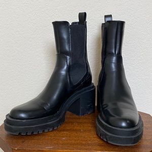 Zara chunky heeled boot sz38